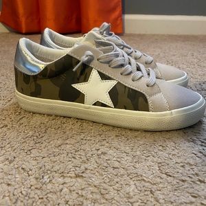 Steve Madden Sneakers